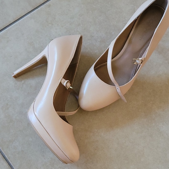 Calvin Klein heels - Picture 1 of 4